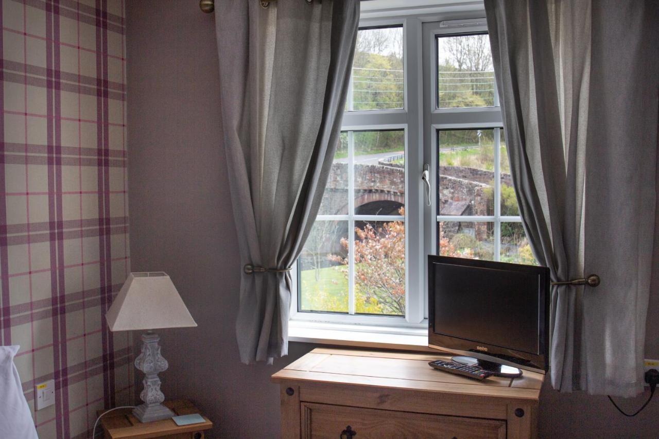 Horse And Hound Country Inn Bonchester Bridge Extérieur photo
